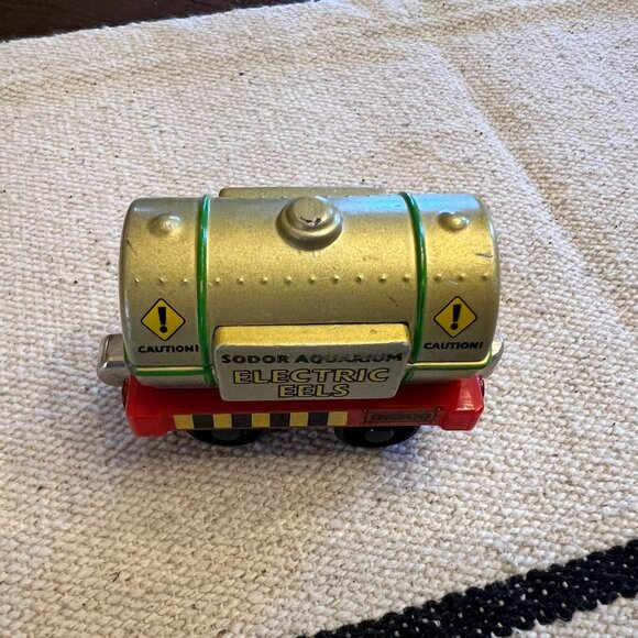 Thomas & Friends Sodor Ocean Tanker Electric Eels Train car 2004 - Picture 5 of 7